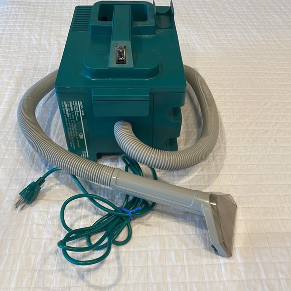 Bissell little green clean machine model 1653 compact portable cleaner shampooer - Picture 2 of 11